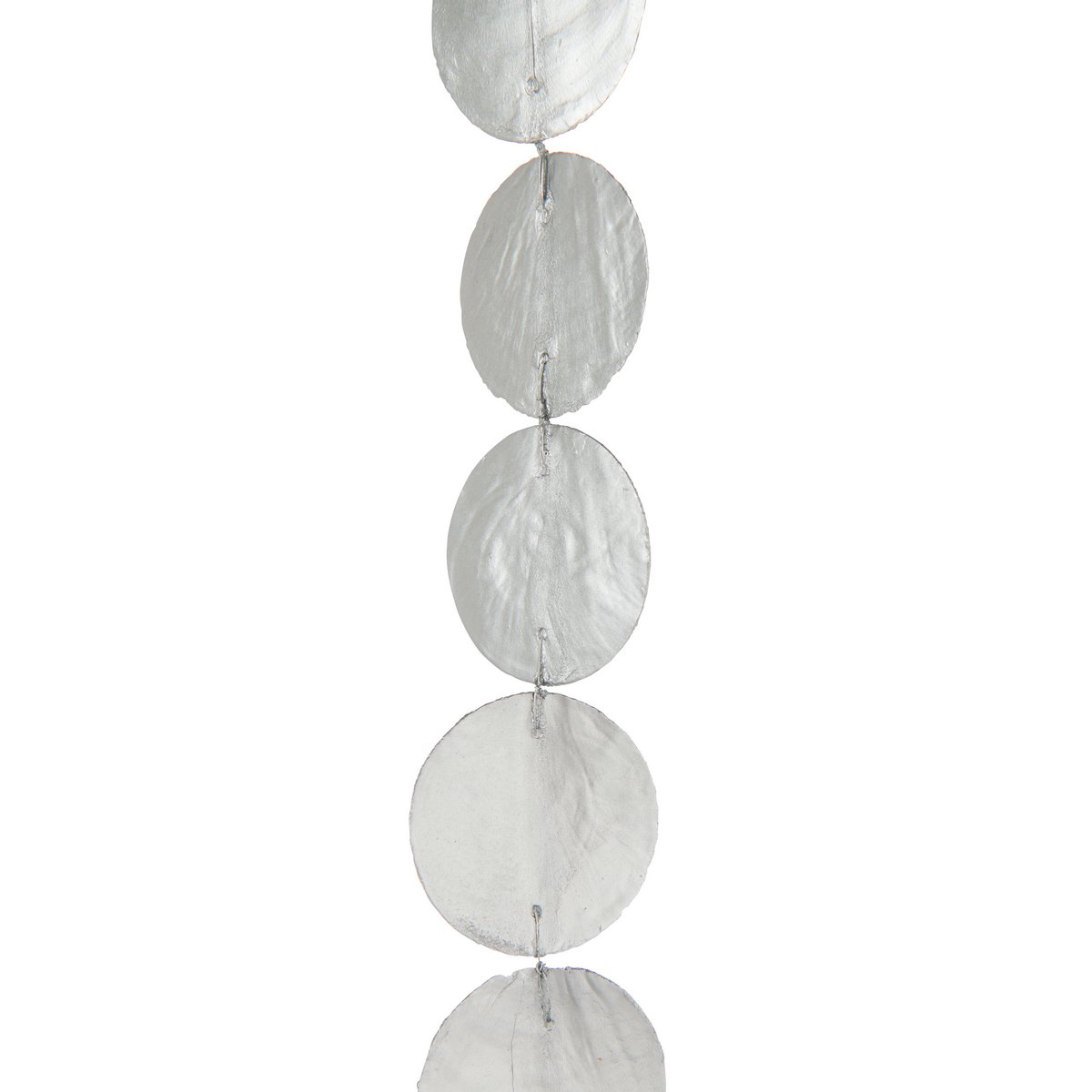 Détail de la branche J-Line en rotin avec fleurs séchées, style bohème.
