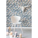 Détail de la texture de la bougie cylindrique bleue J-Line, élégance et raffinement