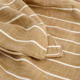 Nappe Alivo Marron sur une table dressée avec vaisselle