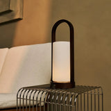 Lampe de table rechargeable en bois marron foncé Evie