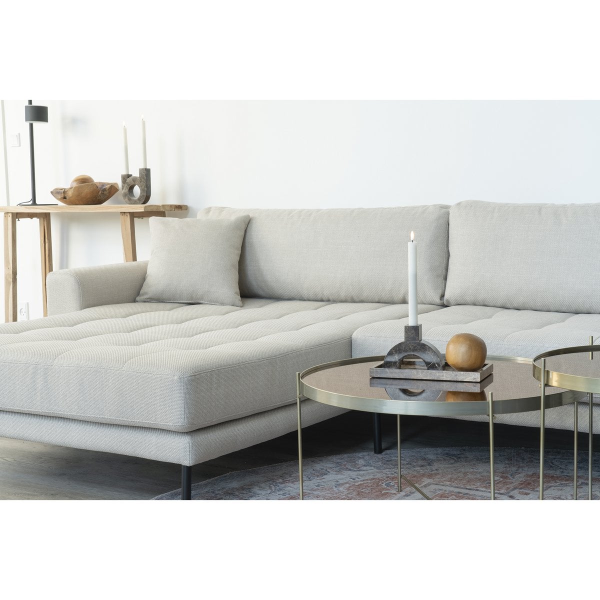 Bougeoir en marbre marron, détail du design minimaliste