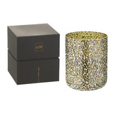 Bougie J-Line sur une table décorée avec style