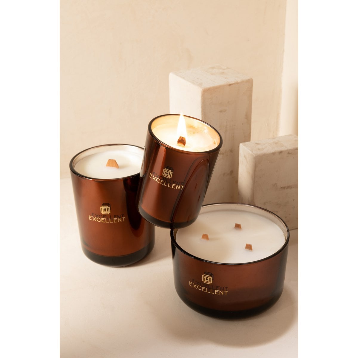 Bougie parfumée J-Line en verre marron, vue de face