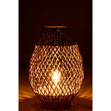 Détail de la lampe Metal Twisted J-Line, finition industrielle et moderne.