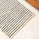 Petit tapis en coton – Tapis rayé – Tapis Boho Noir Blanc – Tapis de lit doux – Tapis rectangulaire tissé à la main 70x50 cm UNTUK