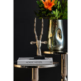 Statue tête de renne sur une table, intégrée dans un décor moderne