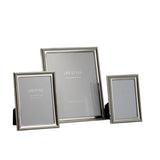 Zoom sur le cadre photo J-Line Classic, montrant sa finition brillante