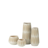 Détail du vase Kai J-Line en céramique, couleur beige et blanc
