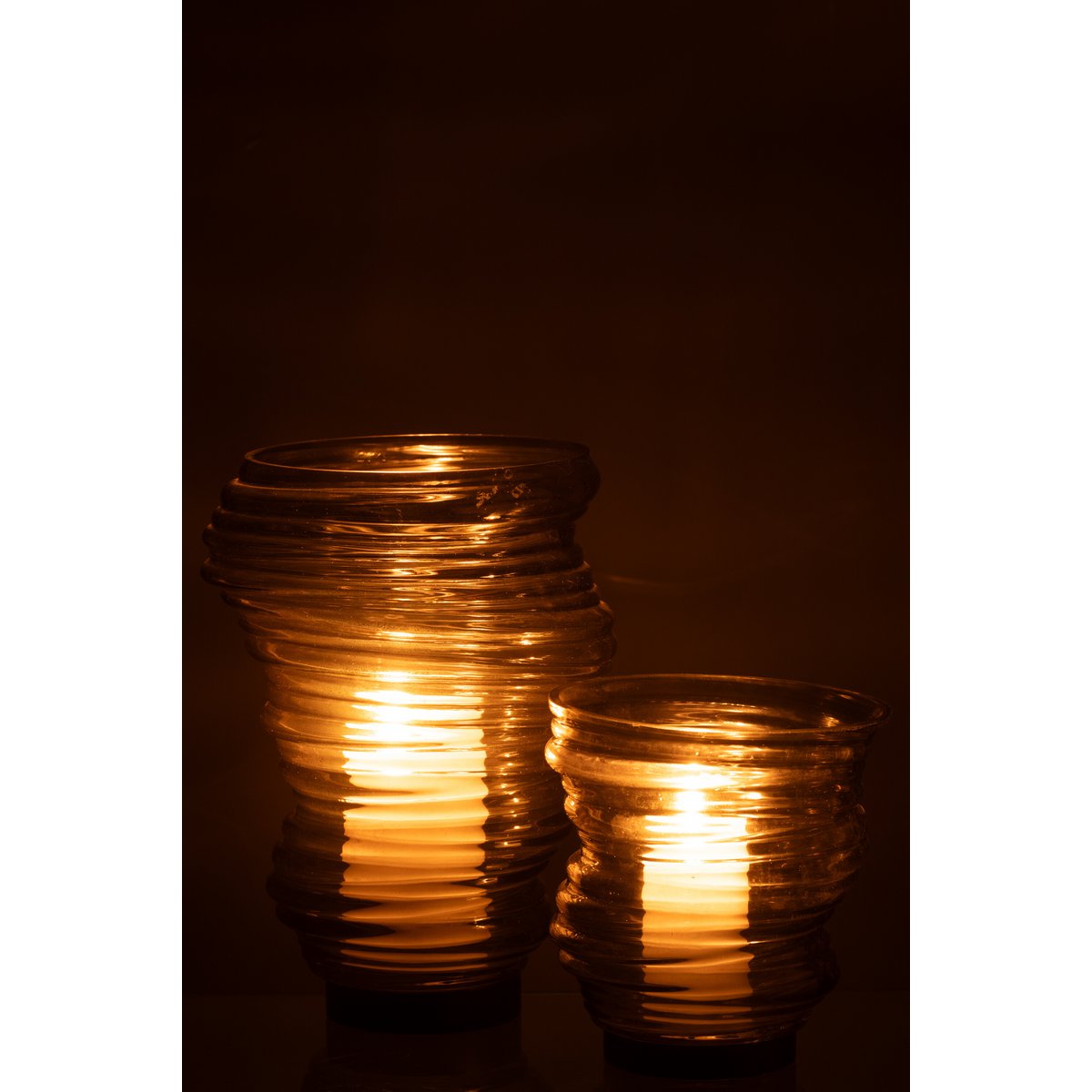 Vase Tornado dans un cadre moderne, illustration de son élégance