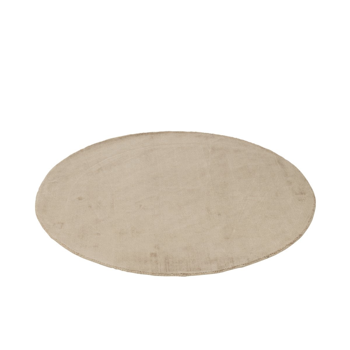Tapis J-Line beige dans un salon moderne, ambiance chaleureuse