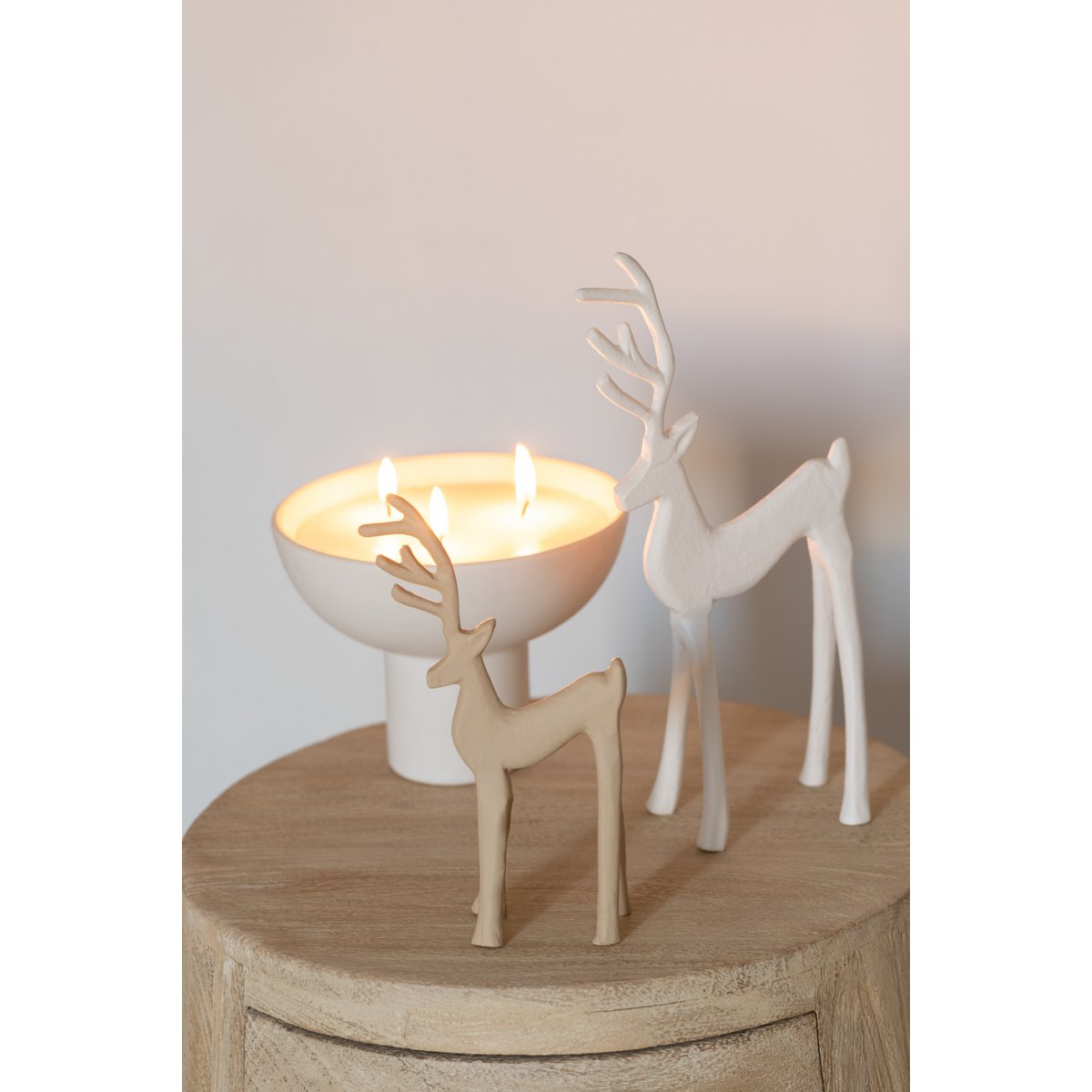 Détail de la figurine Reindier Goa en aluminium blanc, mise en scène