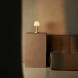Lampe de table rechargeable en bois blanc Zoë