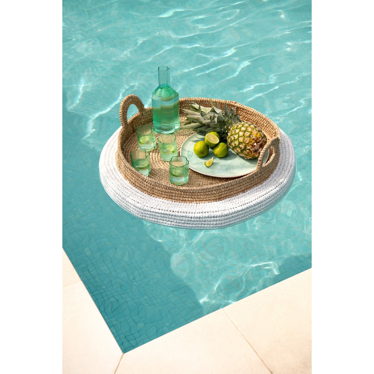 Carafe Fiore J-Line en verre aqua, ambiance moderne