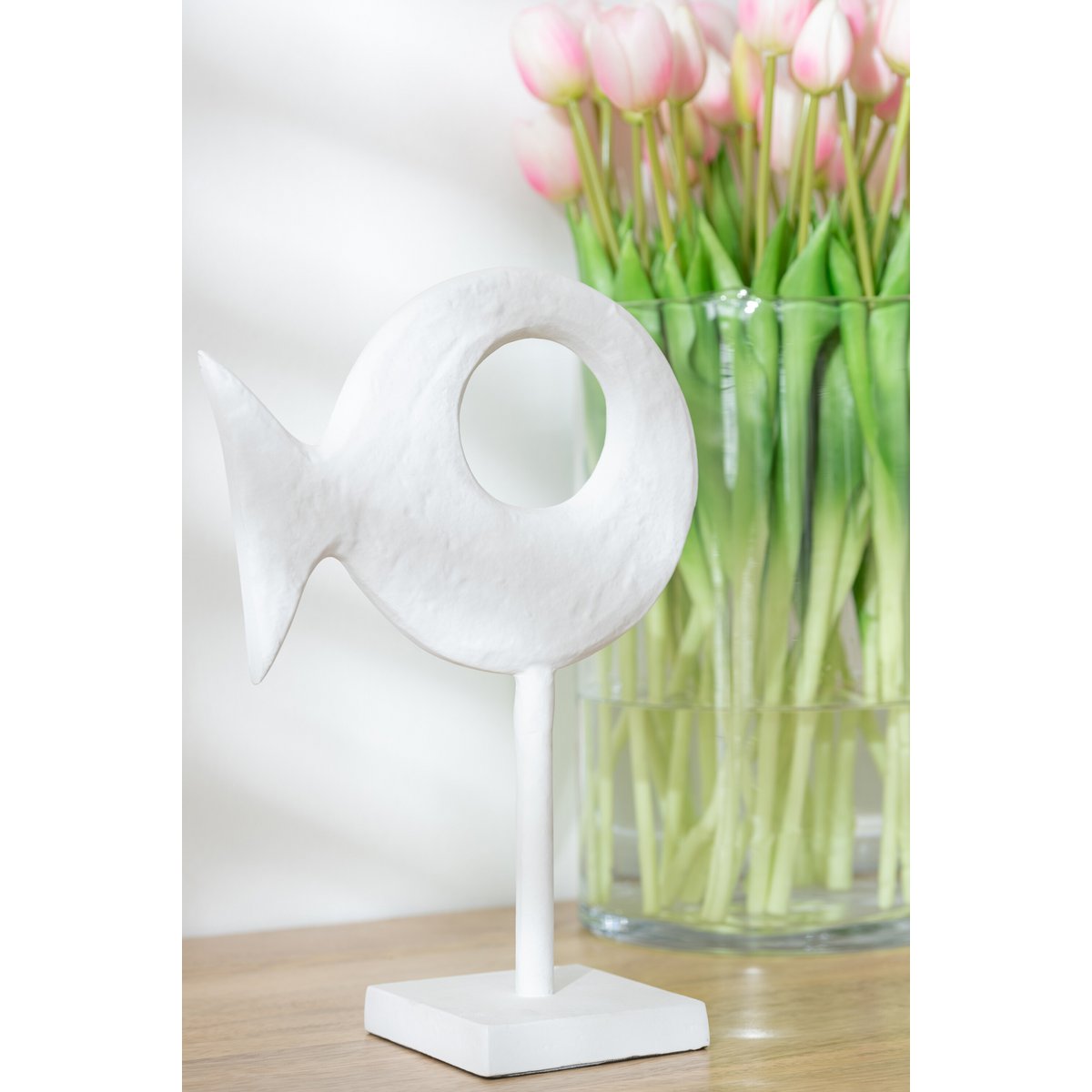 Figurine poisson en aluminium blanc sur pied, vue de face
