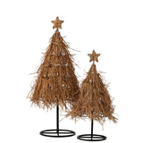 Détail de l'Arbre de Noël en Rotin avec étoile, ambiance chaleureuse