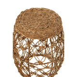 Détail du métal et de la feuille de bananier sur la table d'appoint J-Line.