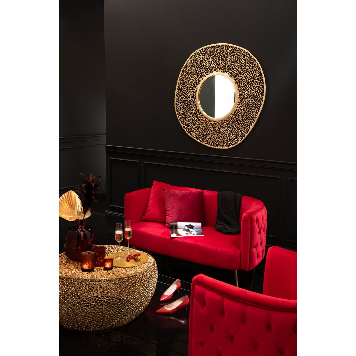 Table basse ronde J-Line avec accessoires de décoration