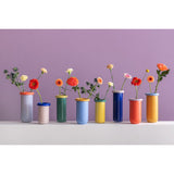 Vase Plegado L, présentation avec bouquet de fleurs