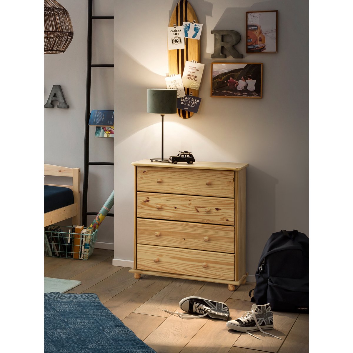 Intérieur spacieux des tiroirs de la commode