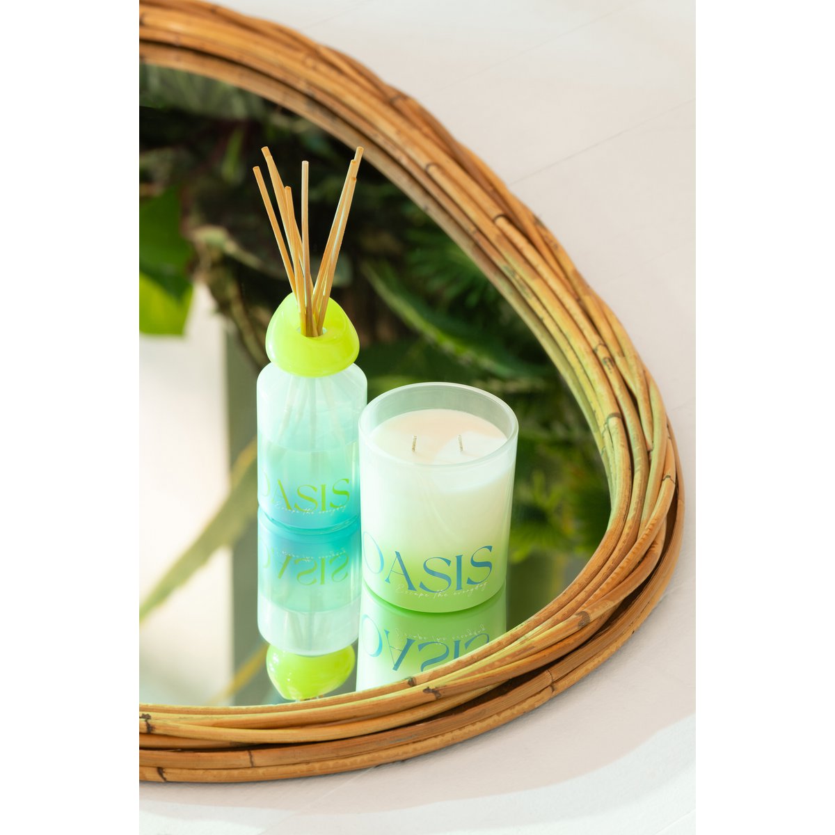 Détail du cadre en jute du miroir ovale J-Line