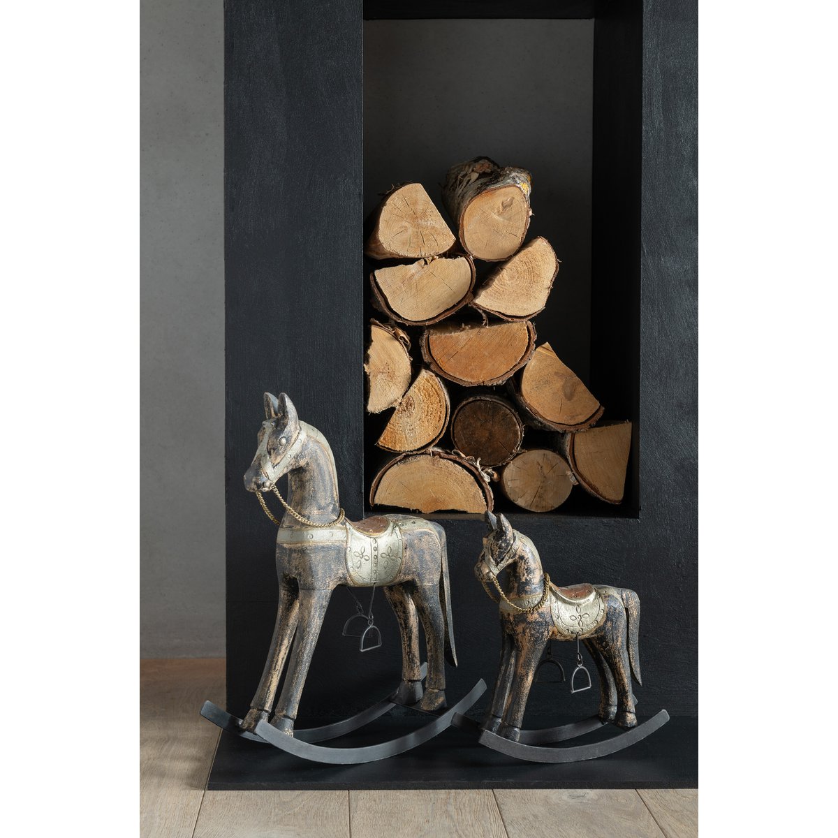 Cheval à bascule J-Line en décoration intérieure, style élégant et coloré