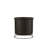 Pot suspendu J-Line en ciment noir, ambiance salon moderne