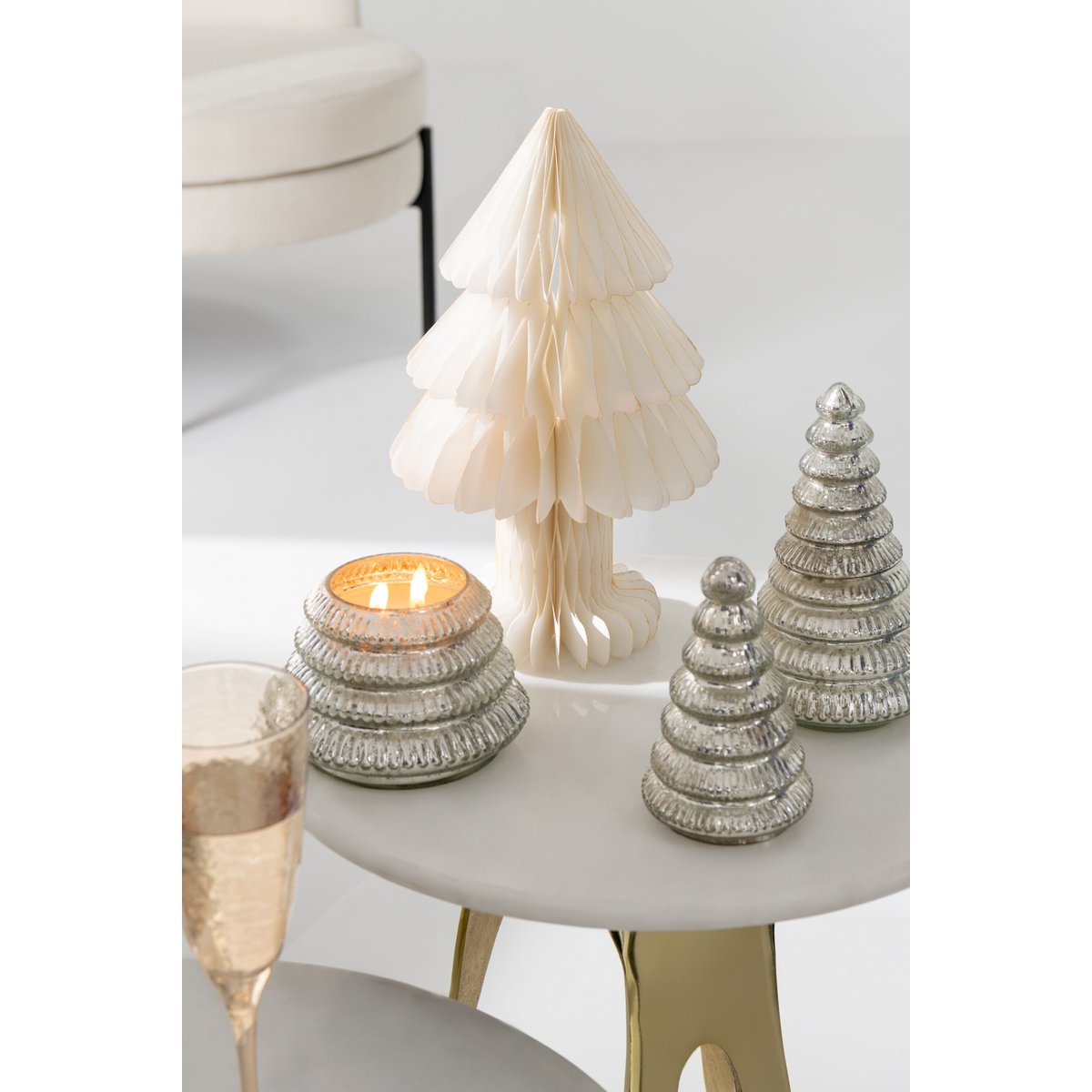 Détail du sapin de Noël J-Line, design classique et dimensions parfaites.