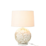 Lampe J-Line Shell Blanc - vue de face avec lumière douce