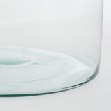 Vase Vienne sur une table, élément décoratif haut de gamme