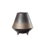 Détail du bol en céramique avec finition bronze et noir