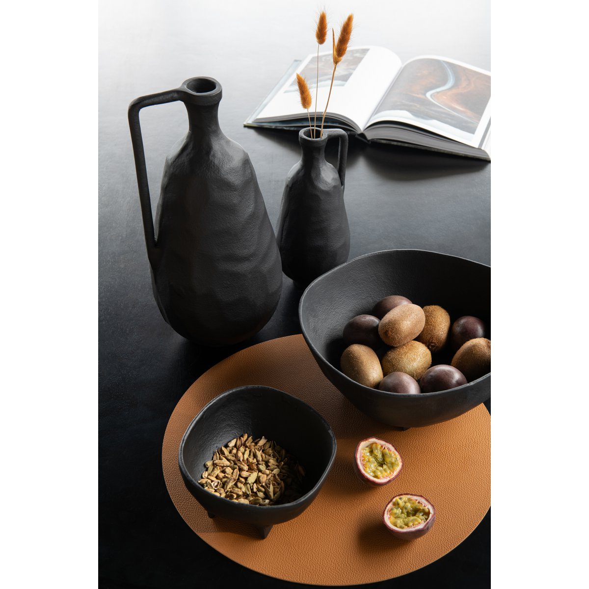 Set de table rond J-Line en plastique cognac - vue de dessus