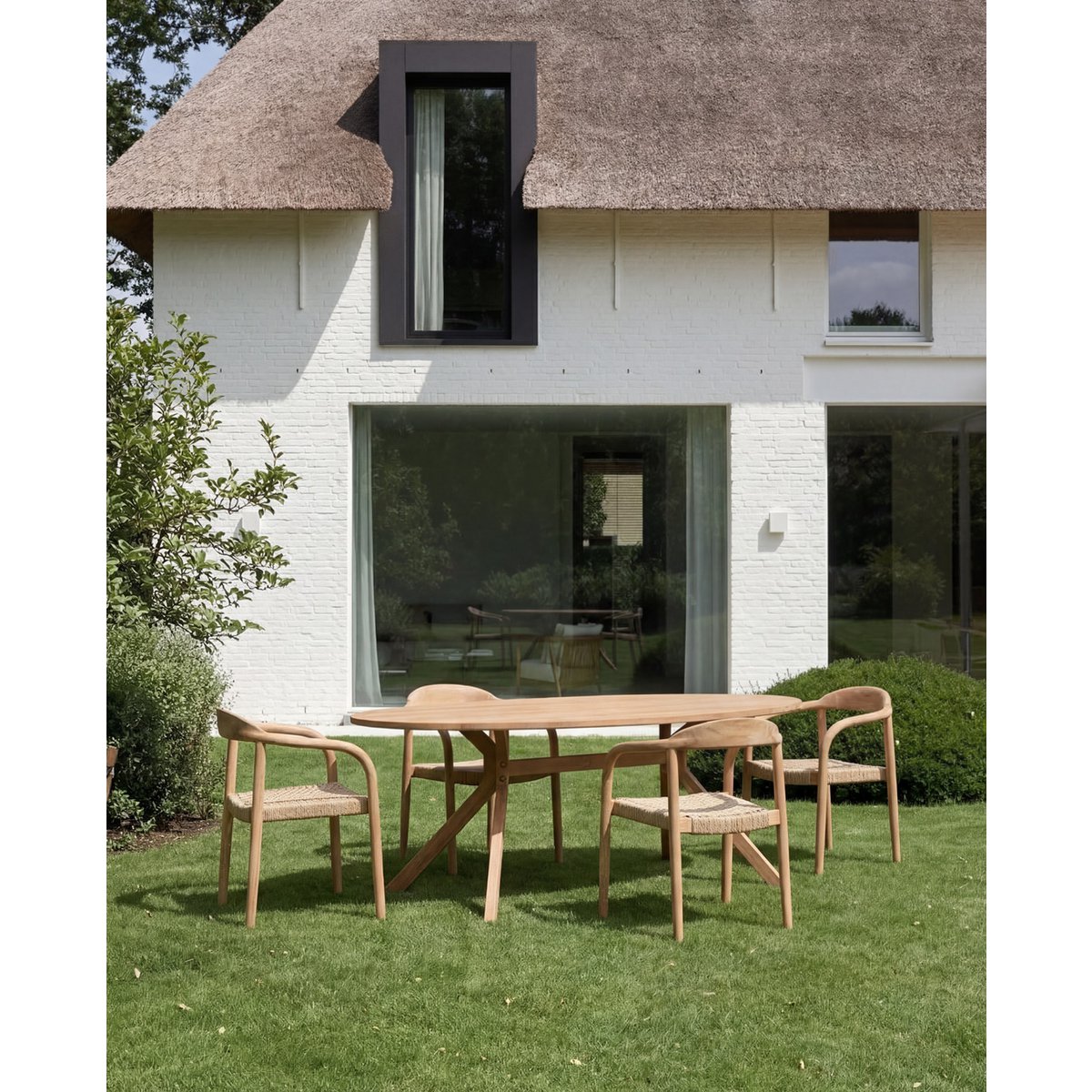 Détail de la surface de la table Kulala, montrant les textures du bois