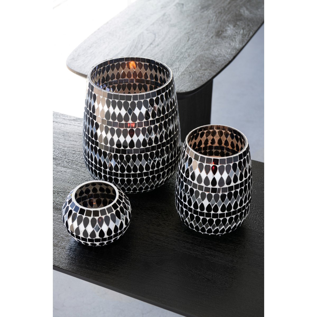 Photophore Mosaic J-Line dans un salon contemporain