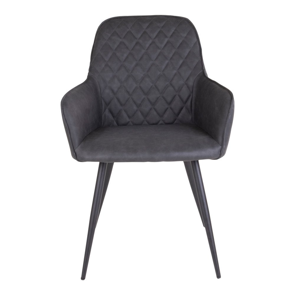 Pieds en métal noir de la chaise Harbo, vue rapprochée