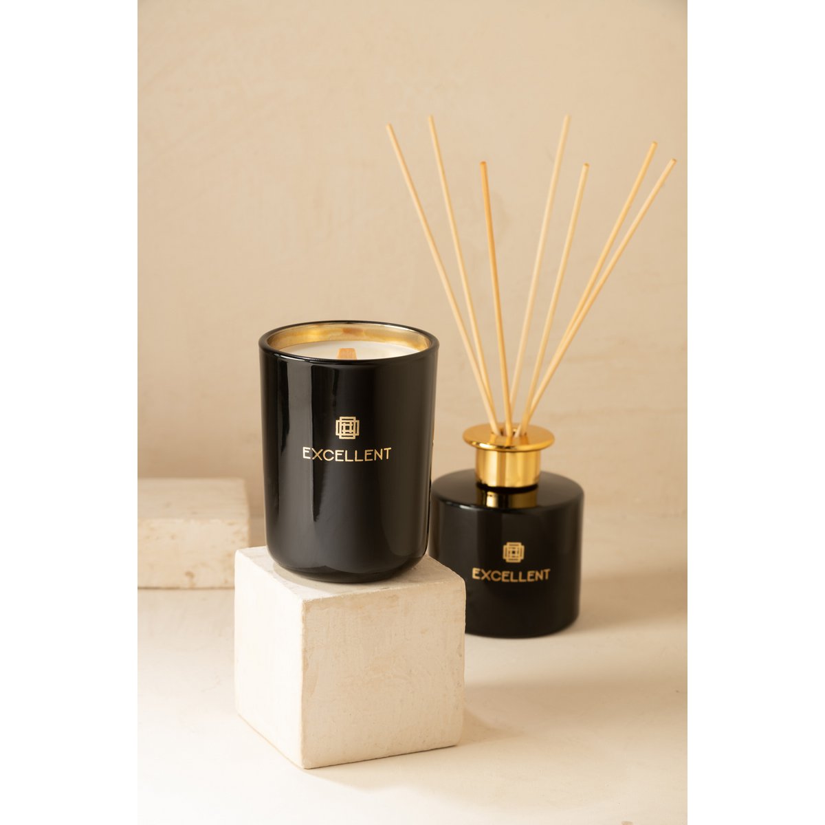 Bougie parfumée J-Line Excellent en verre noir, vue de face