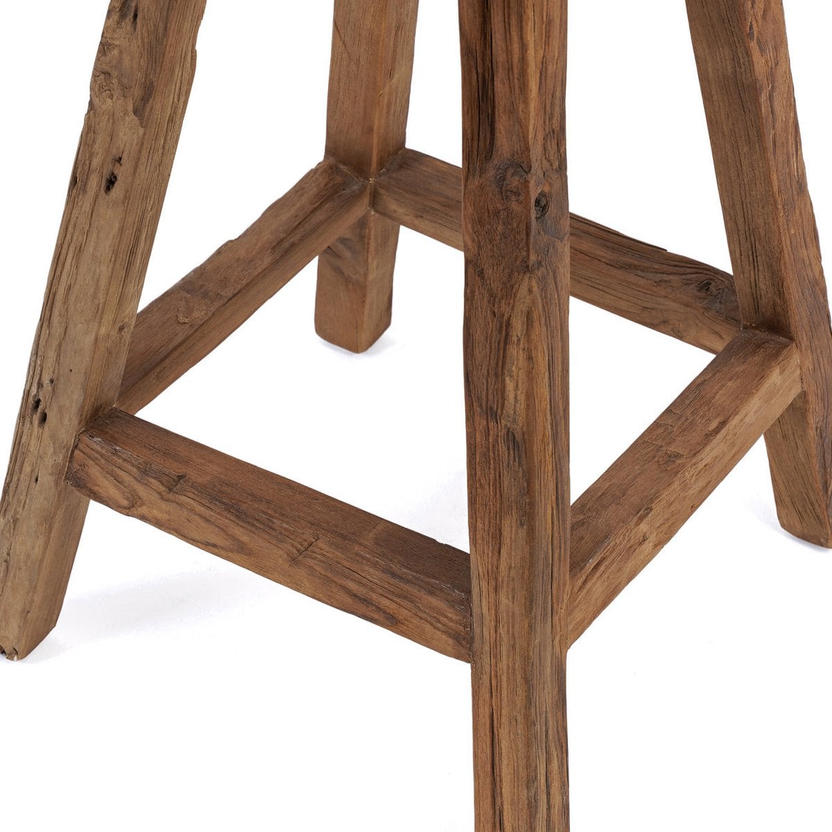 Tabouret de Bar Shibori - Gros plan sur les grains naturels du teck