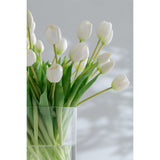 Détail du bouquet de tulipes J-Line, mettant en valeur les fleurs blanches