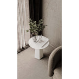 Table d'appoint Charme Blanc dans un salon moderne