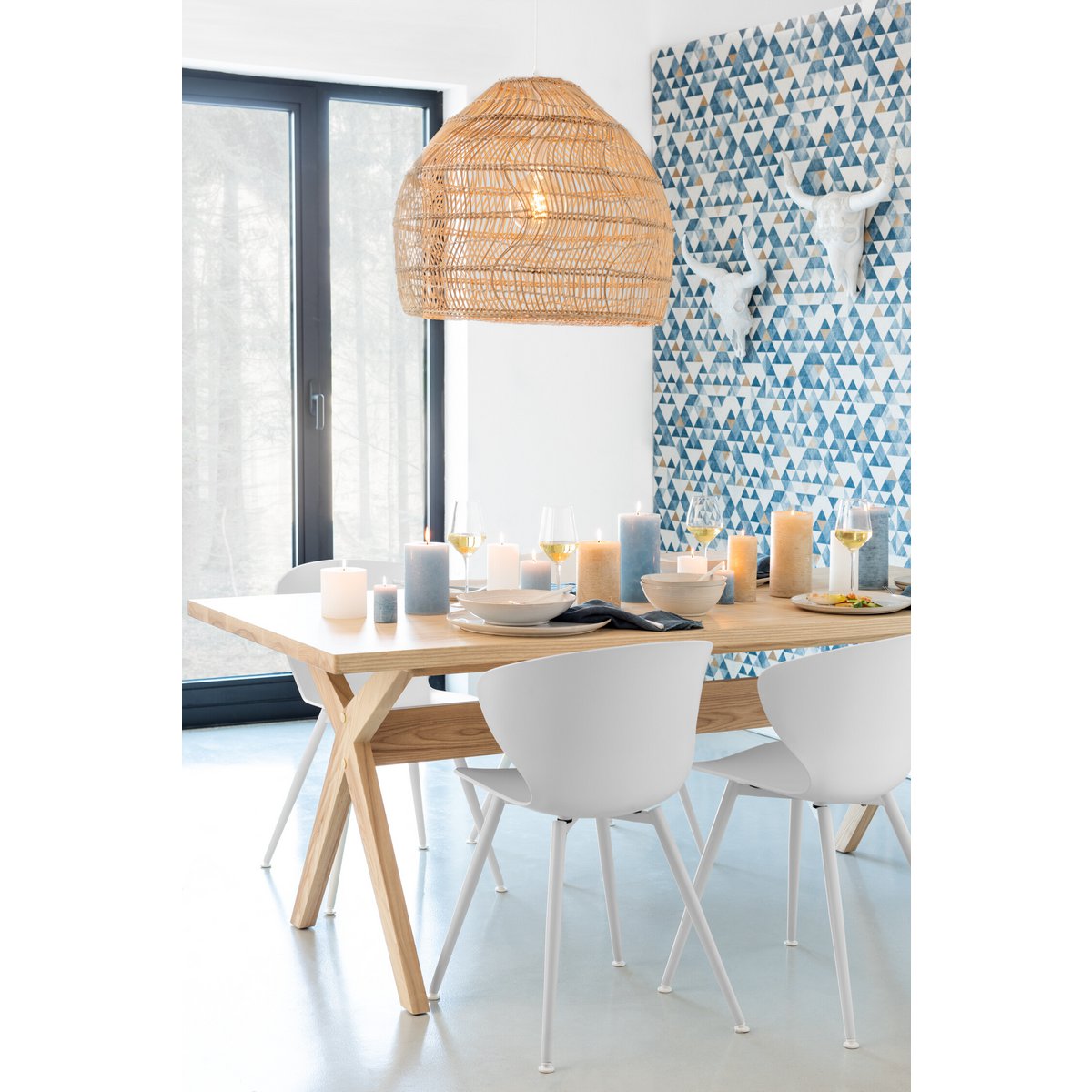 Bougie cylindrique J-Line aqua, vue de face avec détails de texture