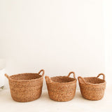 Panier SAMU en jacinthe d'eau dans un intérieur chaleureux