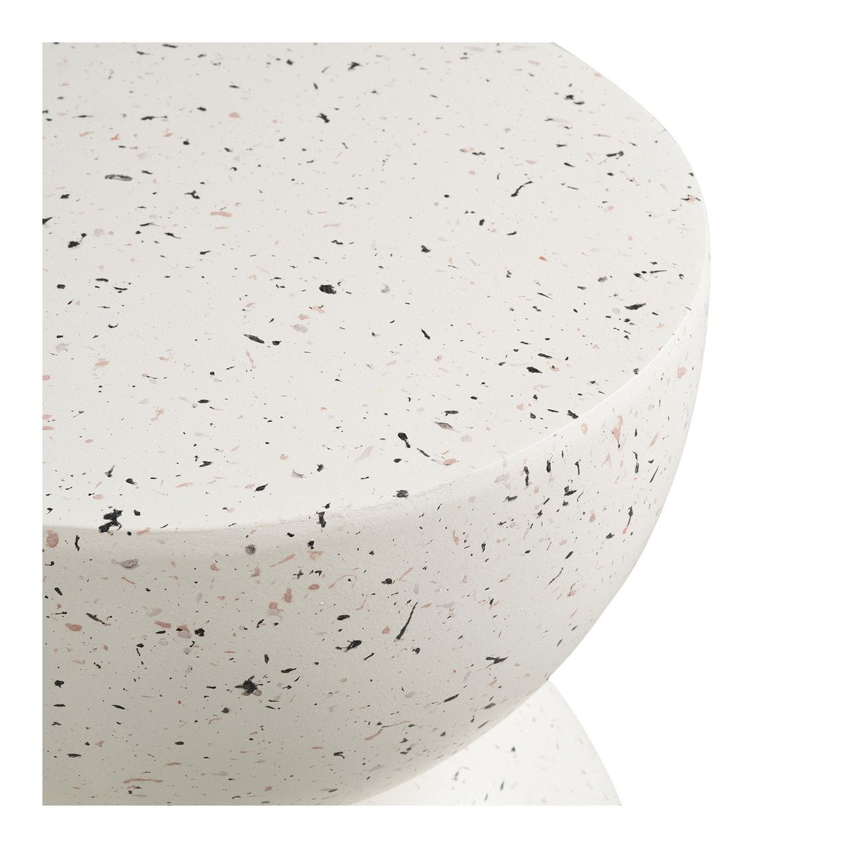 Détail de la surface terrazzo de la table d'appoint Bonita