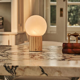 Lampe à poser rechargeable en bois marron clair