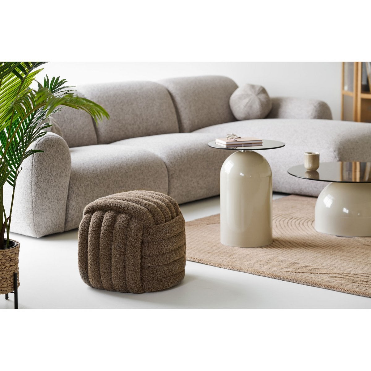 Pouf Napier marron avec dimensions 48x48x43 cm