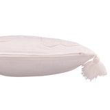 Détail du coussin J-Line en coton blanc avec motifs de sapins
