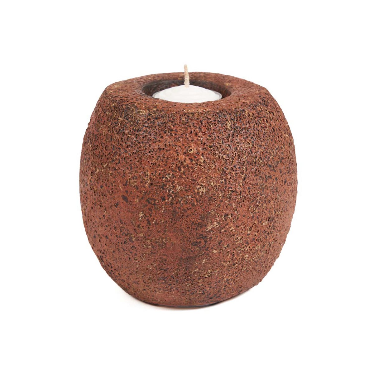 Bougeoir Cavestone en terre cuite sur une table décorée