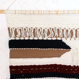 Détail du macramé Udara montrant la texture et les motifs tissés à la main