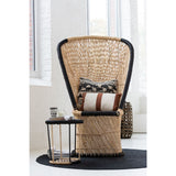 Carafe J-Line Ella sur une table moderne