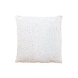Détail du coussin J-Line, texture coton et paillettes brillantes