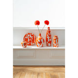 Chrysanthème artificiel orange dans un décor bohème