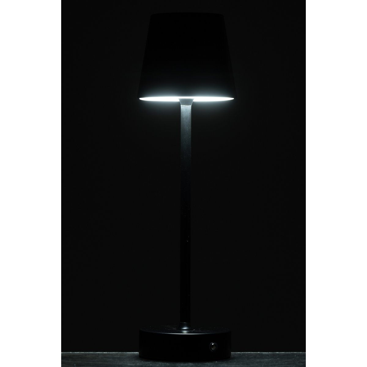 Vue latérale de la lampe de table J-Line Goa